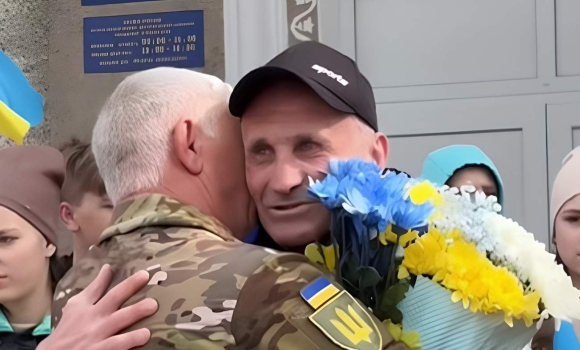 Незламний тракторист вінничанин повернувся додому після трьох років російського полону