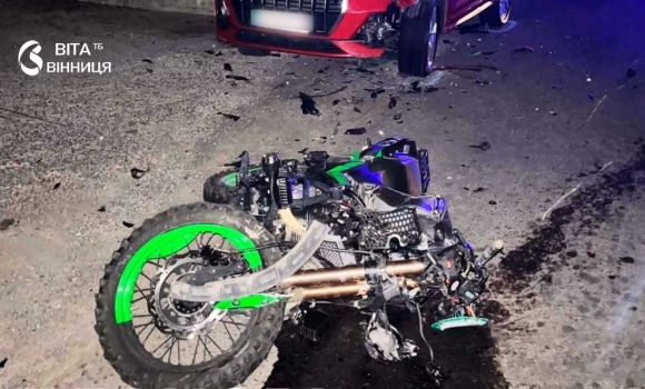 Нічна аварія у Ладижині мотоцикліст потрапив до лікарні