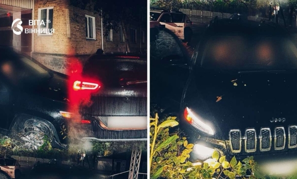 Позашляховик Jeep Cherokee біля бордюру на вулиці Винниченка у Вінниці після нічної аварії Позашляховик Jeep Cherokee біля бордюру на вулиці Винниченка у Вінниці після нічної аварії