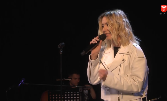 Нищать піснею ворога українські співачки дали у Вінниці благодійний концерт