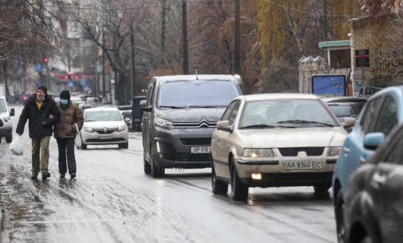 Обережно на дорогах - у Вінниці погіршились погодні умови