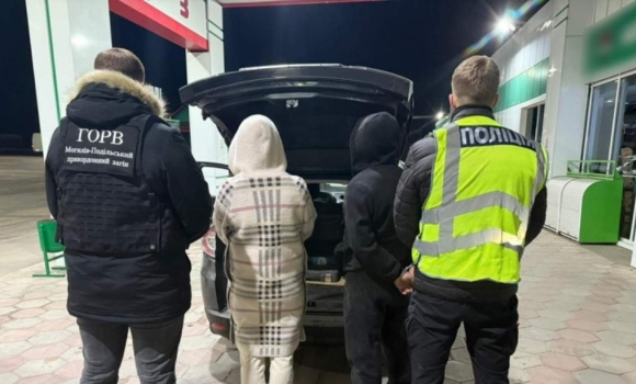 Обіцяли допомогти вінничанину перетнути кордон поза межами пропускних пунктів