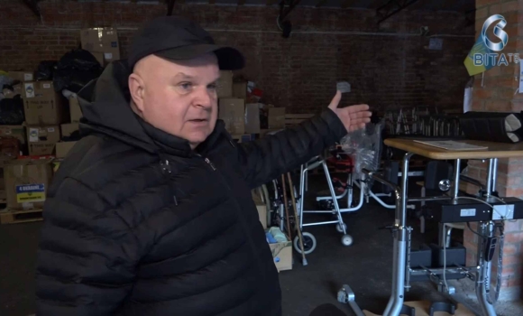 Окопні свічки, обладнання та продукти вінницькі волонтери допомагають оборонцям і дітям