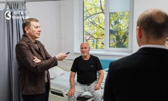 Оновлена палата терапевтичного корпусу лікарні на Хмельницькому шосе у Вінниці з новими ліжками