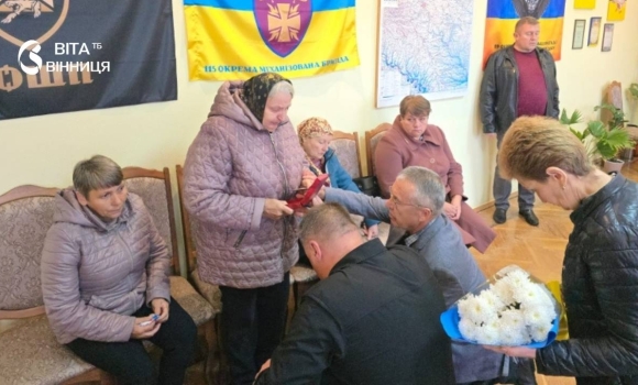 Орден «За мужність» і три «Хрести сухопутних військ» на Тульчинщині вшанували чотирьох полеглих захисників Орден «За мужність» і три «Хрести сухопутних військ» на Тульчинщині вшанували чотирьох полеглих захисників