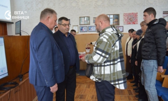 Вручення посмертних державних нагород рідним загиблих воїнів в актовій залі Томашпільської селищної ради
