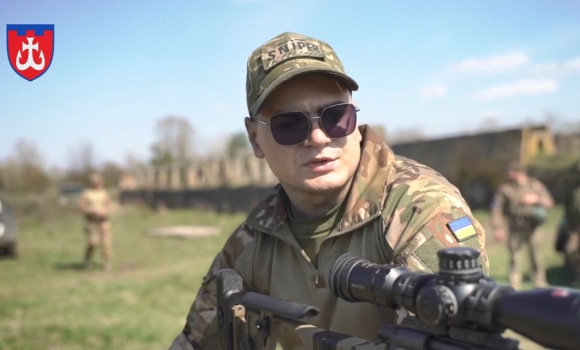 Отримав позивний «Снайпер» ще до того як пройшов відповідний курс