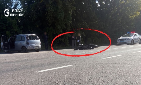 П'яний байкер із пасажиркою опинилися в лікарні після ДТП у Вінницькому районі П'яний байкер із пасажиркою опинилися в лікарні після ДТП у Вінницькому районі