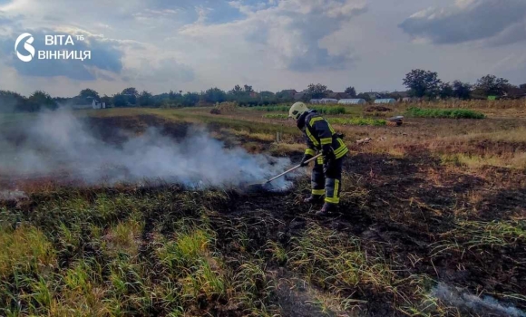 П'ять загорянь за добу в чотирьох районах рятувальники Вінниччини знову гасили відкриті території