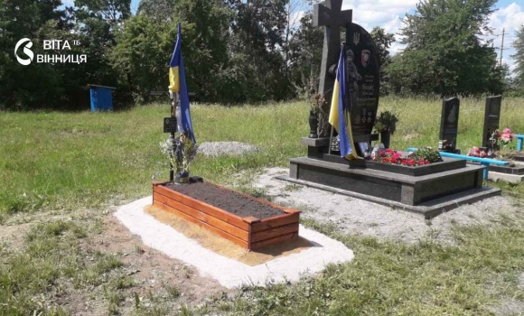 Пам'ять без кордонів у Калинівській громаді доглянули могилу херсонського ветерана