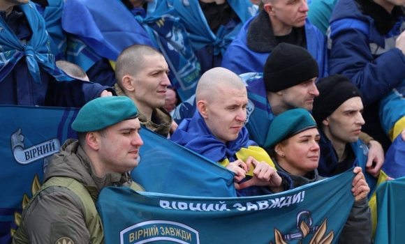 Передвеликодній обмін 182 українці повертаються додому після ворожого полону