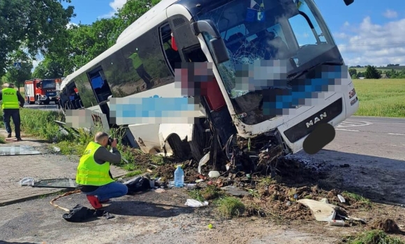 Перекинувся автобус з українцями: у Польщі 14 людей постраждали внаслідок ДТП з автобусом
