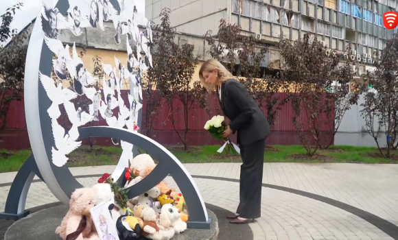 Перша леді Олена Зеленська приїхала на місце ракетного обстрілу у Вінниці
