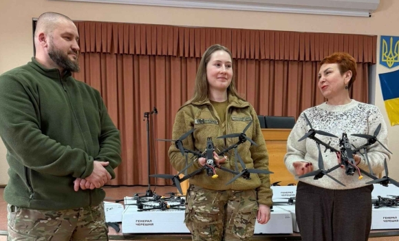 Персонал вінницької лікарні зібрав кошти на 14 fpv-дронів