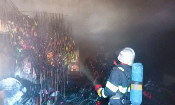 В Ямполі загорівся магазин ритуальних товарів