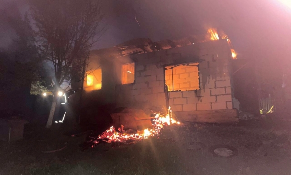 Під час пожежі в приватному будинку у Жмеринці постраждав чоловік