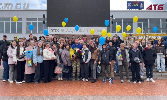 Після майже чотирьох років полону до Ладижина повернувся морський піхотинець