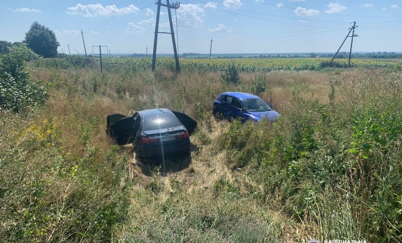 Поблизу Яришівки зіткнулись Toyota та Mazda - шестеро потерпілих