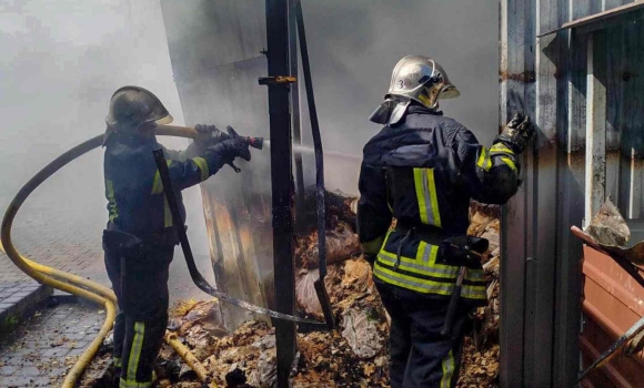Поблизу Вінниця пожежа знищила господарську будівлю місцевого підприємства