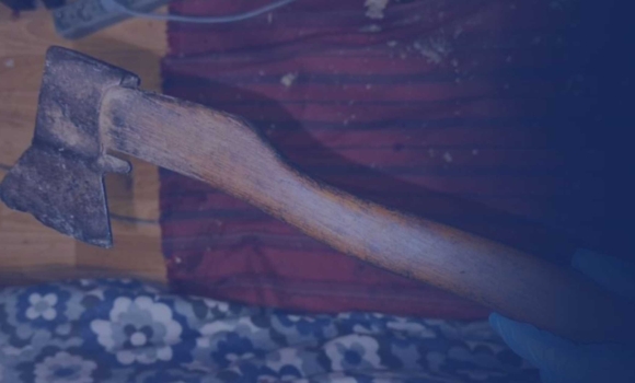 Побив сокирою дружину та її сина під час сварки – на Вінниччині затримали 77-річного чоловіка