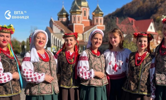 Учасники народного ансамблю «З роси й води» в Яремче Учасники народного ансамблю «З роси й води» в Яремче