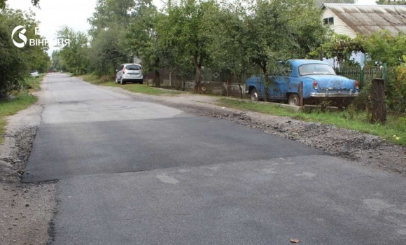 Погожі дні — на дороги у Калинівці взялися за ґрунтові вулиці та складні ділянки Погожі дні — на дороги у Калинівці взялися за ґрунтові вулиці та складні ділянки