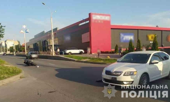 Поліцейські Вінниці розслідують обставини двох автопригод з потерпілими