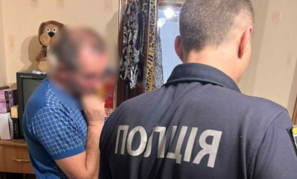 Поліцейські Могилів-Подільського затримали киянина, який зберігав дитячу порнографію