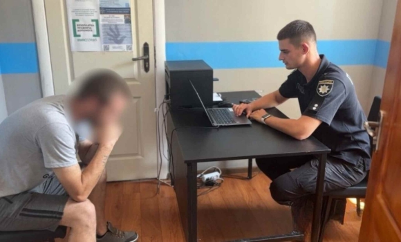 Поліцейські Могилів-Подільського затримали організаторів “переправи” військовозобов'язаних за кордон