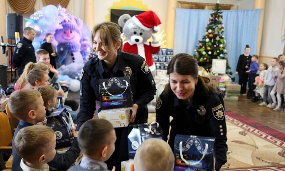Поліцейські Вінниччини відвідали вихованців Іванівської спецшколи Поліцейські Вінниччини відвідали вихованців Іванівської спецшколи