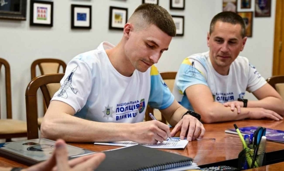 Поліція Вінниччини приєдналася до легендарного бігового клубу «Ф16» Поліція Вінниччини приєдналася до легендарного бігового клубу «Ф16»