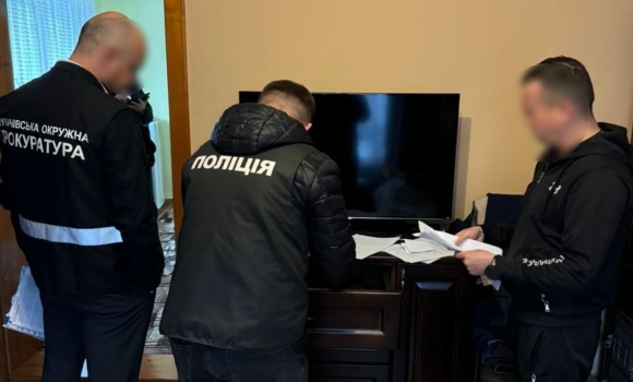 Поліція здійснює 70 обшуків у медзакладах по всій Україні