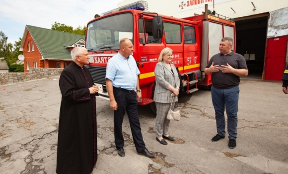 Польське місто Хойна подарувало Мурафській громаді пожежний автомобіль