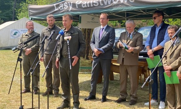 Польські лісівники передали десять позашляховиків для потреб ЗСУ