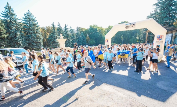 Понад 1200 вінничан взяли участь у забігу пам’яті «Шаную Воїнів, біжу за Героїв України»