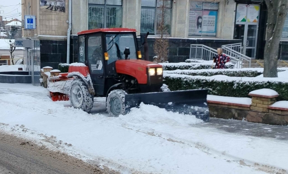Понад 50 одиниць спецтехніки розчищають територію Вінницької громади від снігу Понад 50 одиниць спецтехніки розчищають територію Вінницької громади від снігу