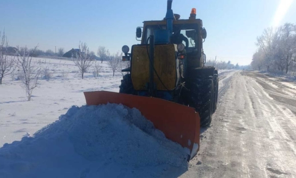 Понад півтори тисячі кілометрів автомобільних доріг очистили на Вінниччині за тиждень