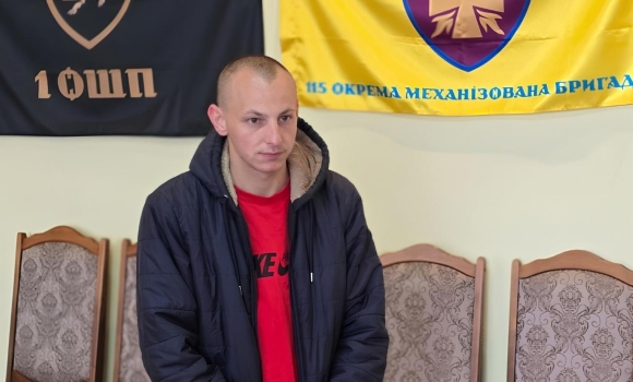 Понад рік у пеклі полону юний захисник із Вінниччини отримав нагороду від Головнокомандувача Понад рік у пеклі полону юний захисник із Вінниччини отримав нагороду від Головнокомандувача