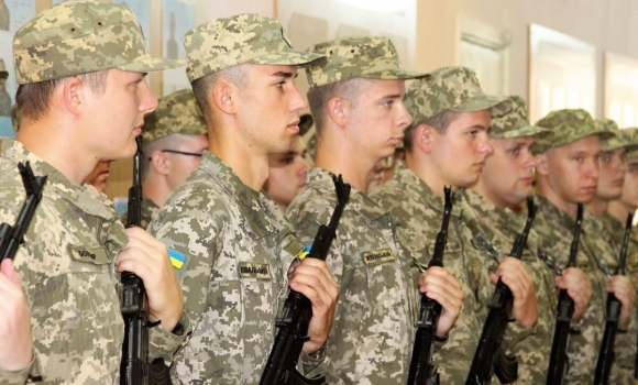 Понад сотня випускників склали військову присягу у Вінницькому техуніверситеті