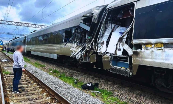 Попередні дані вінницьких слідчих тепловоз протаранив «Інтерсіті» через проігнорований сигнал світлофора