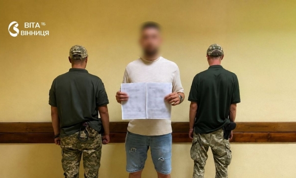 Попри фіктивні свідоцтва про дітей-двійнят з Кіпру, спритнику так і не вдалося перетнути кордон на Вінниччині Попри фіктивні свідоцтва про дітей-двійнят з Кіпру, спритнику так і не вдалося перетнути кордон на Вінниччині