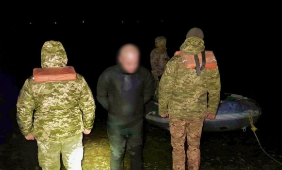 Порушника кордону у гідрокостюмі дістали з Дністра вінницькі прикордонники