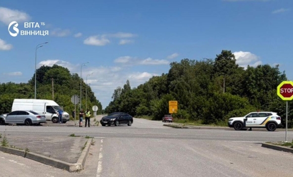 Потрійна аварія у Вінницькому районі 67-річний водій не впорався з кермом мікроавтобуса Потрійна аварія у Вінницькому районі 67-річний водій не впорався з кермом мікроавтобуса