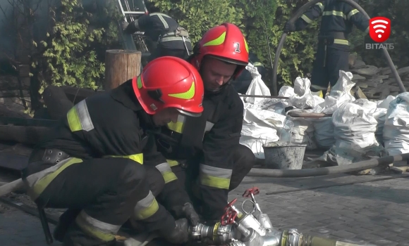 Пожежа у Зарванцях вогонь за лічені хвилини вщент знищив дерев'яний будинок