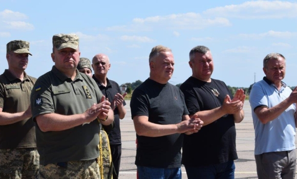 Представники муніципалітету привітали військовослужбовців вінницької частини з річницею