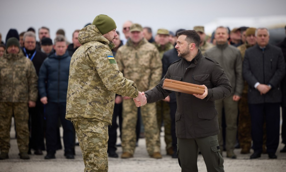 Президент нагородив іменною зброєю прикордонника з Вінниччини