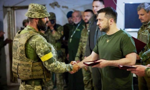 Президент нагородив вінницького полковника, який нині боронить Миколаїв 
