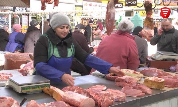 Продавці на Центральному ринку Вінниці констатують - ціна на сало не підскочила