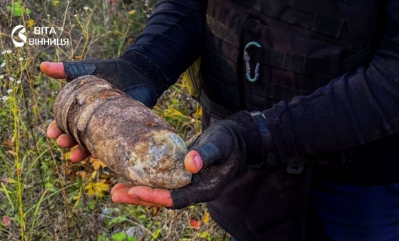 Пролежав у землі десятки років на Вінниччині вилучили небезпечний боєприпас Пролежав у землі десятки років на Вінниччині вилучили небезпечний боєприпас