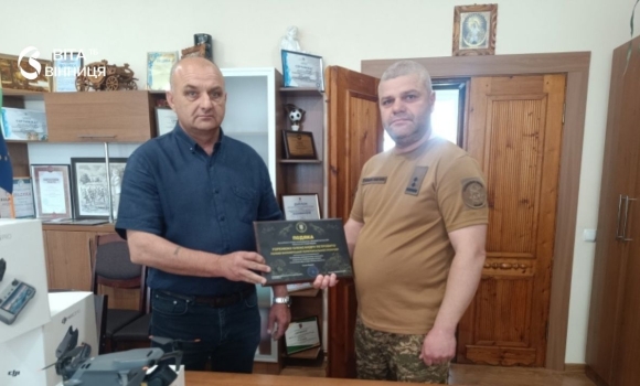Проєкт на мільйон Вапнярська громада вже передала чотири дрони і планує ще три Проєкт на мільйон Вапнярська громада вже передала чотири дрони і планує ще три
